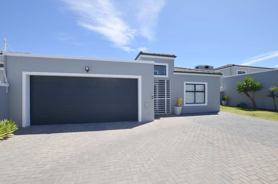 5 Bedroom Property for Sale in Parklands North Western Cape